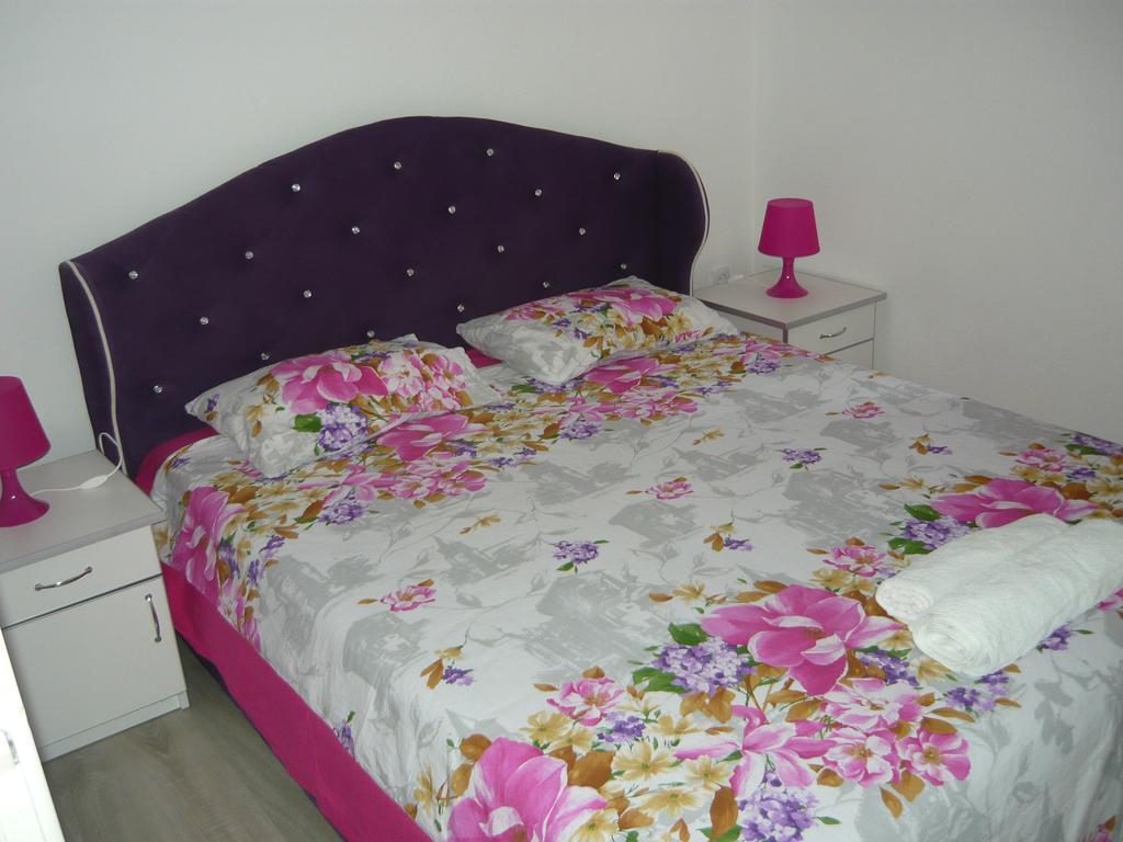 Apartments Kuc Tivat Luaran gambar